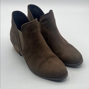 Me Too Zasper Short Suede Boots